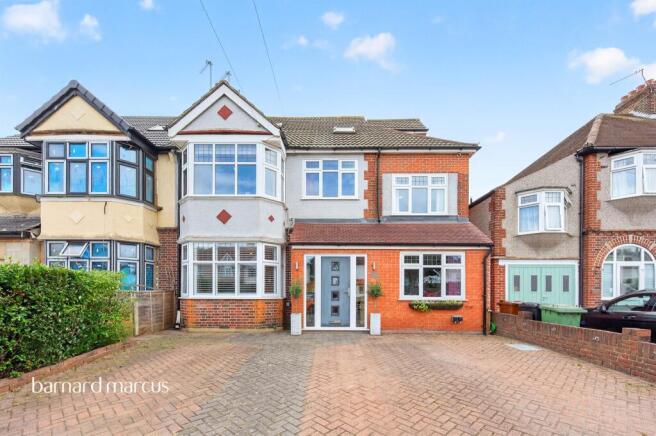5 bed property, in Ruxley Lane, £850,000