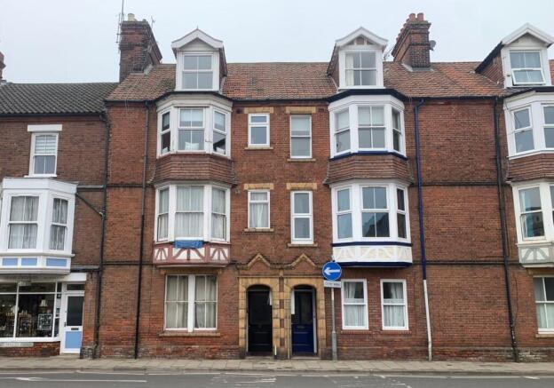 2 bed property, in Flat 2, £80,000