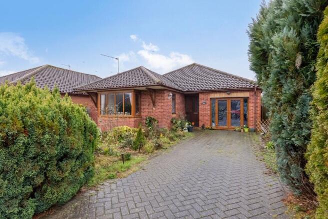 2 bed property, in Detached Bungalow in Holt Near the Town Centre, £425,000
