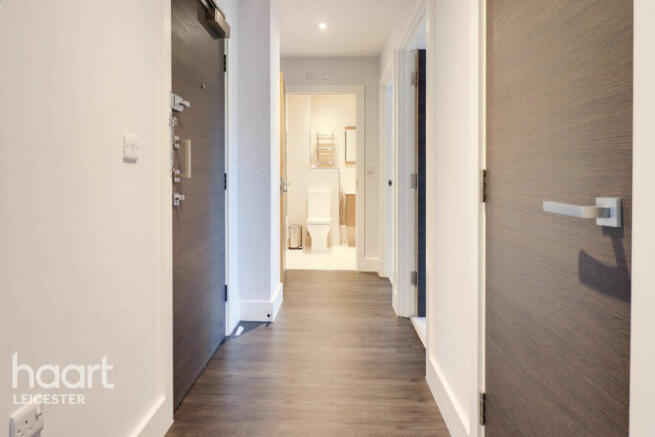 2 bed property, in Chatham Street, £220,000