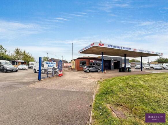 Land, in Meadow Bank Road, £900,000