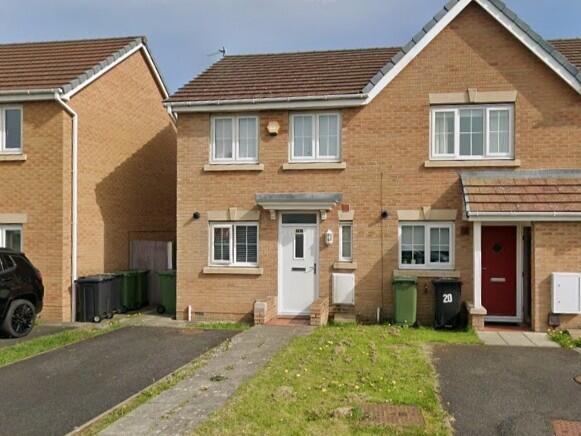2 bed property, in Kingham Close, £125,000