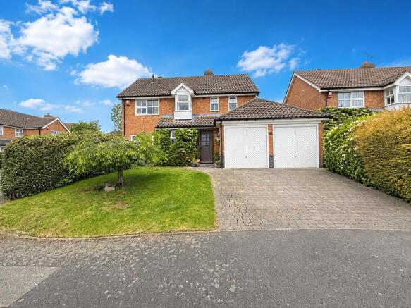 4 bed property, in Saffron Close, £525,000
