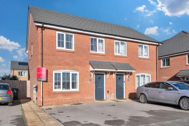 3 bed property, in Bishops Field, £340,000