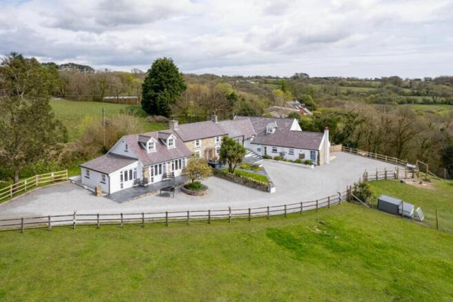 5 bed property, in Amroth Road, £1,150,000