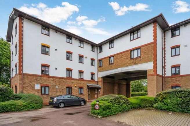 2 bed property, in Flat 55 The Beeches, £175,000