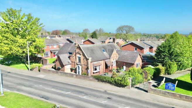 5 bed property, in Newport Road, £400,000