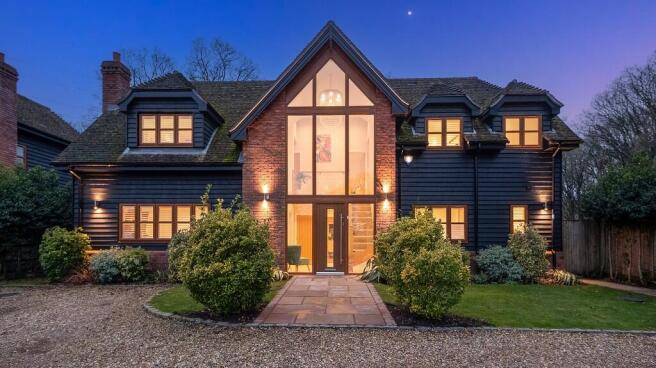 5 bed property, in Rotherwick, £1,400,000