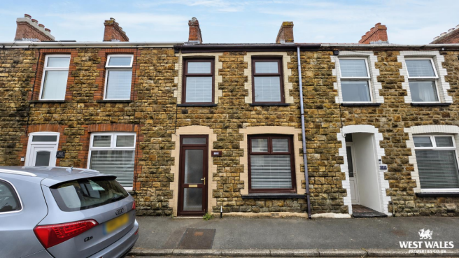 3 bed property, in Robert Street, £150,000