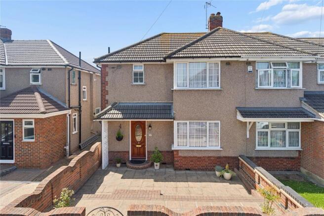 3 bed property, in Farm Way, £450,000