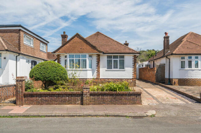 2 bed property, in Aldwick Crescent, £450,000