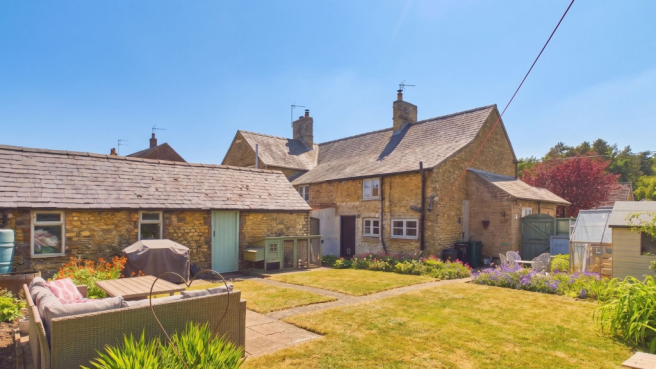 3 bed property, in Maypole Street, £325,000