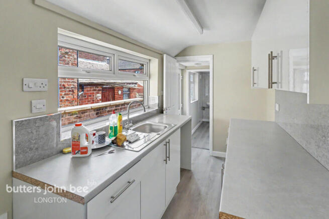 2 bed property, in Woodgate Street, £72,000