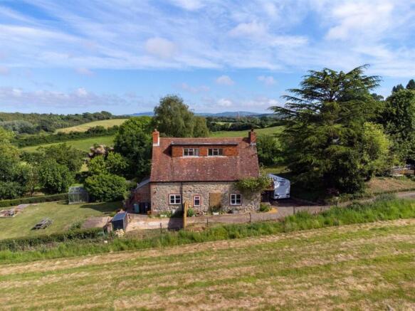 4 bed property, in Whitcombe Road, £585,000