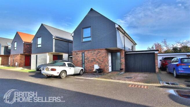 3 bed property, in Queens Head Close, £375,000