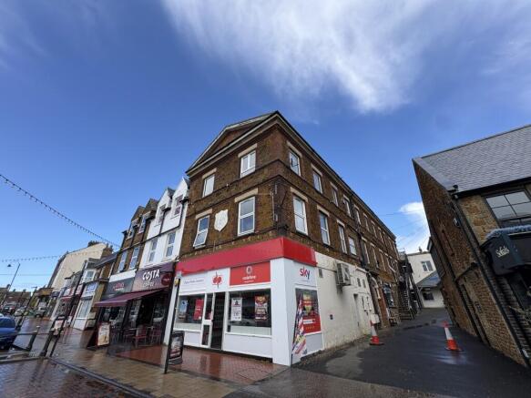 3 bed property, in Flat 3A & 3B, £150,000