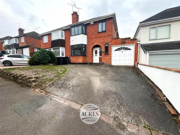 3 bed property, in Senneleys Park Road, £385,000