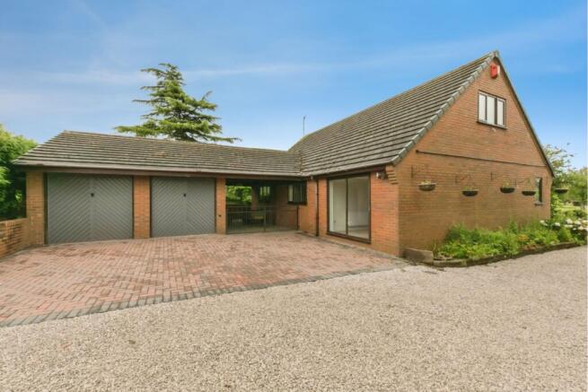 5 bed property, in Pennyfields Road, £775,000