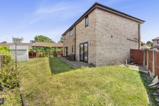 4 bed property, in Dawnay Garth, £360,000