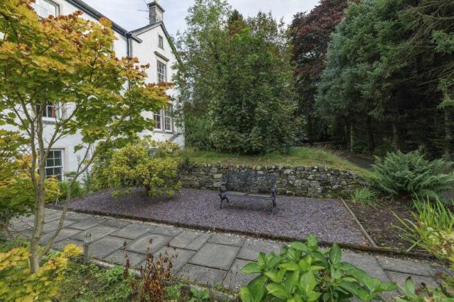 3 bed property, in The Garden Flat, £295,000