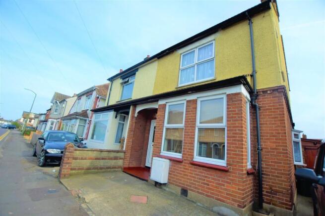 2 bed property, in Olivers Road, £180,000
