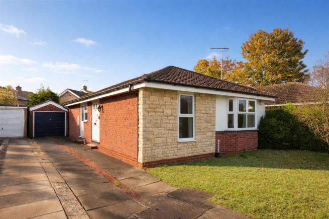 3 bed property, in St. Johns Road, £230,000