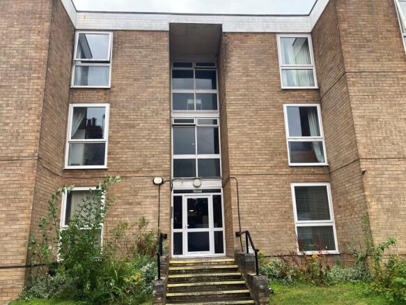 2 bed property, in Acrefield Road, £70,000
