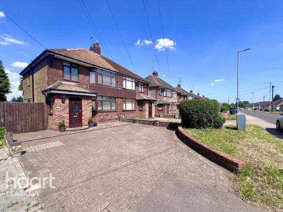3 bed property, in Toddington Road, £400,000