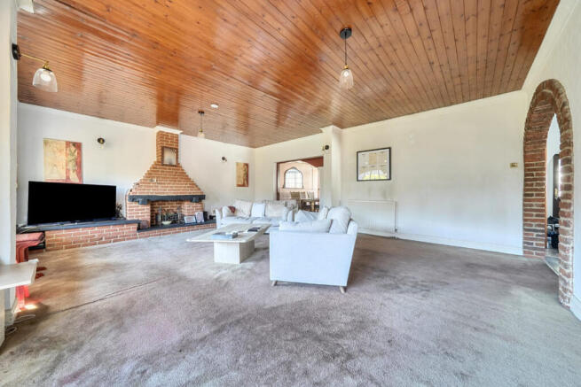 5 bed property, in Penn Lane, £800,000