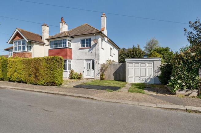 4 bed property, in Tennyson Road, £475,000