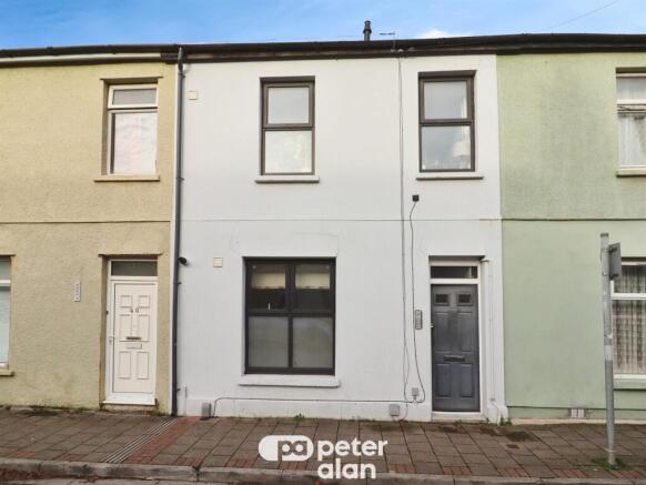1 bed property, in Elm Street, £125,000