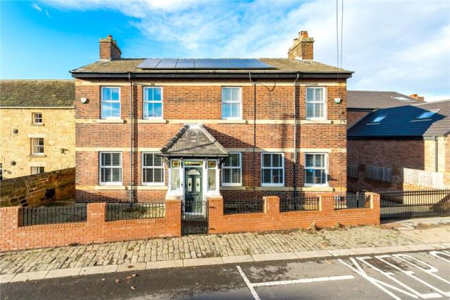 5 bed property, in Station Road, £650,000