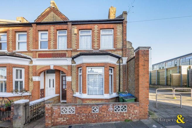 3 bed property, in Ancona Road, £480,000