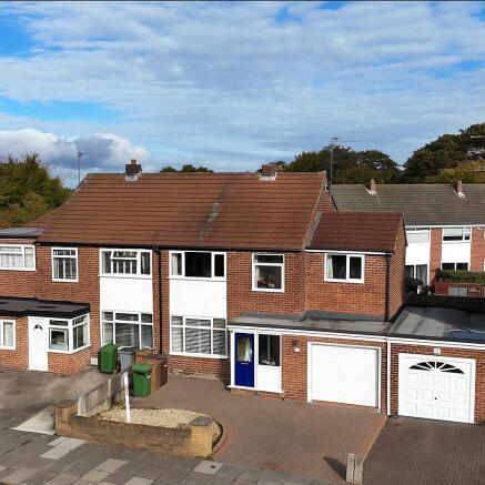 3 bed property, in Quarry Avenue, £260,000