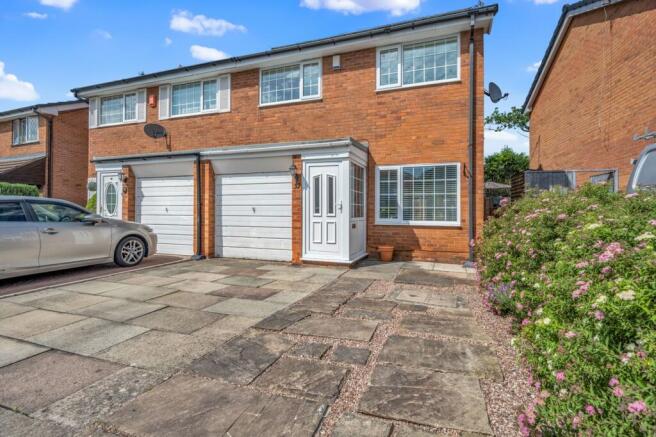 3 bed property, in Delfur Road, £375,000