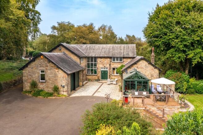 5 bed property, in The Stables, £850,000