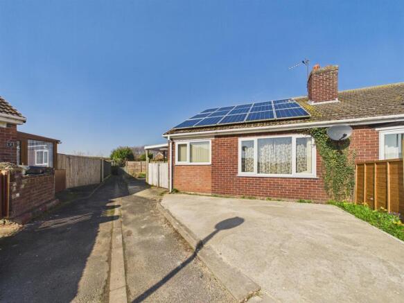 2 bed property, in Chalfont Avenue, £159,950