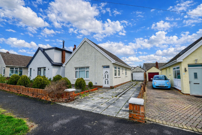 2 bed property, in Heol Aer, £405,000