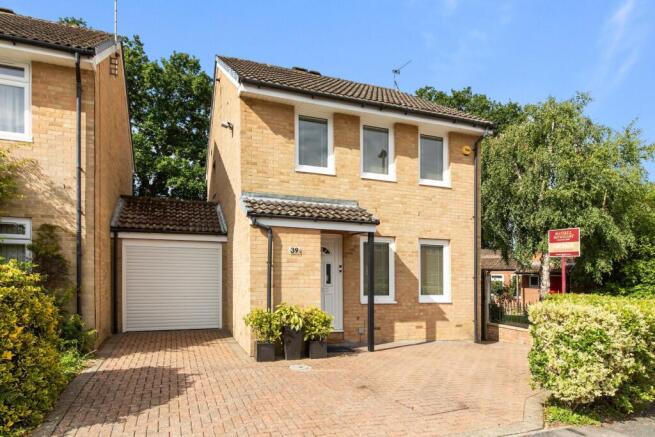 3 bed property, in Bluebell Close, £475,000
