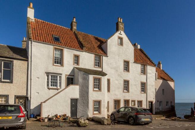 4 bed property, in The Gyles, £280,000