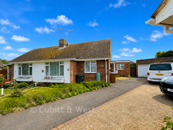 2 bed property, in Barnsite Gardens, £325,000
