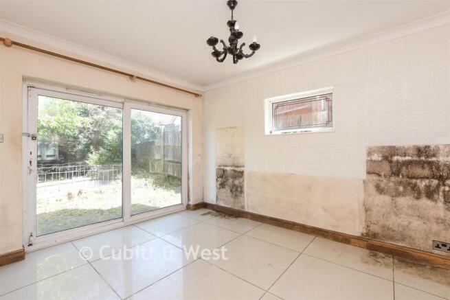 4 bed property, in Limpsfield Road, £550,000