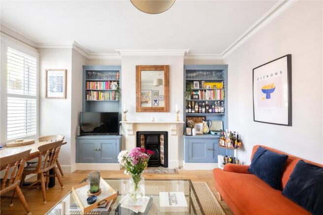 2 bed property, in Wandsworth Bridge Road, £550,000