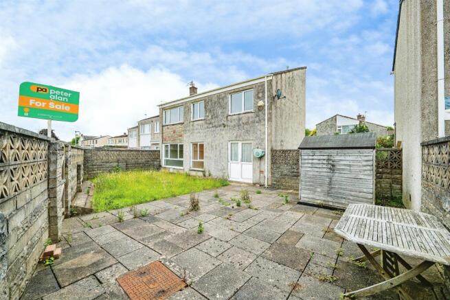 3 bed property, in Maes-Y-Felin, £110,000