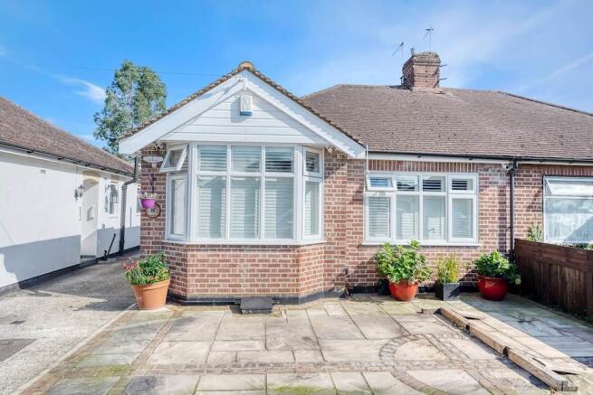 2 bed property, in Dorset Road, £475,000