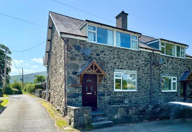 3 bed property, in Hen Efail, £249,950