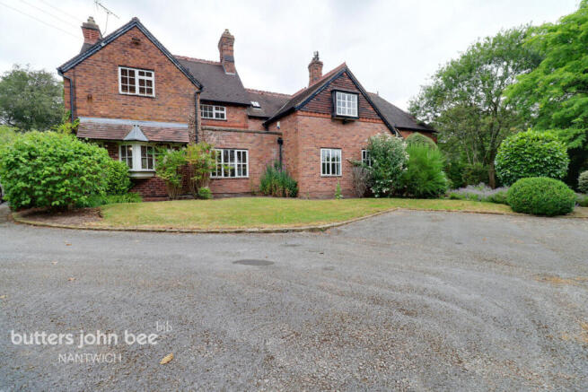 5 bed property, in Hunsterson Road, £900,000