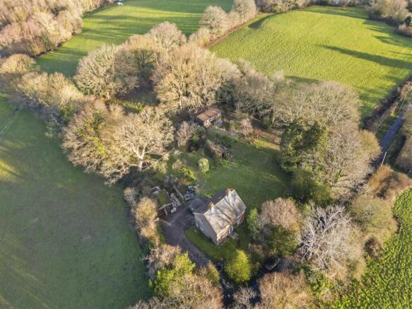 4 bed property, in Chilsham Lane, £675,000