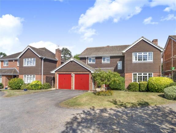 4 bed property, in Bisley, £775,000