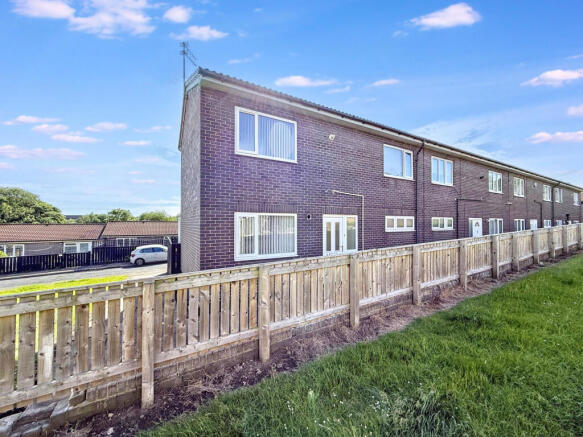3 bed property, in Tamar Close, £80,000